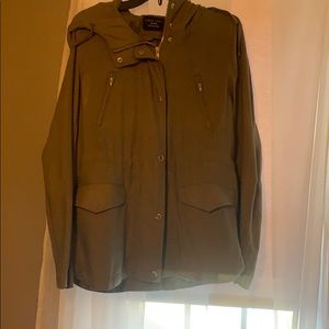 Green coat w hood perfect for spring